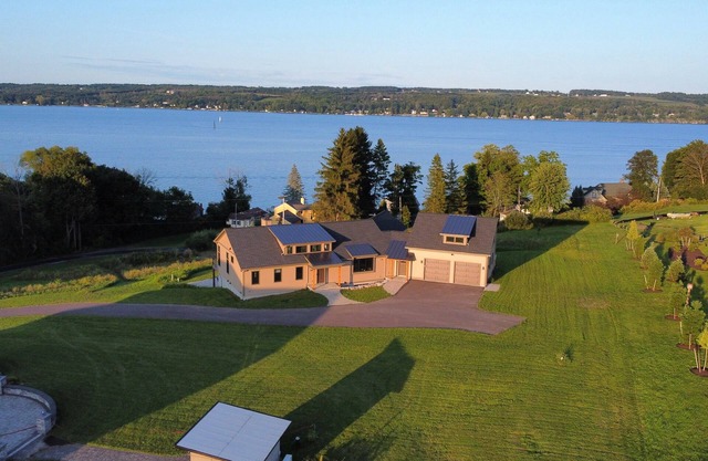 Spacious Skaneateles lakeview 5-bedroom house with AC, WiFi & views galore