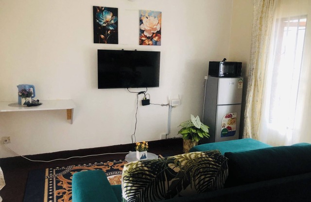 Spacious & Stylish 1-Bedroom House