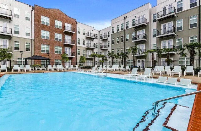 Spacious Suite in DTLA with 1BR, Pool & Gym!