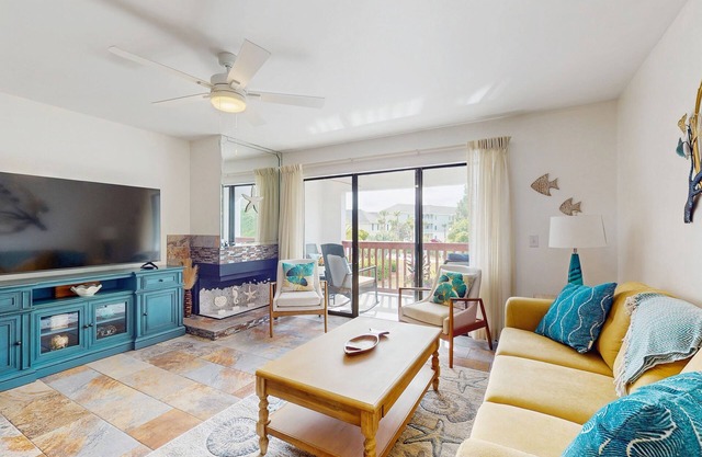 Spacious townhome with boat dock close to entertainment