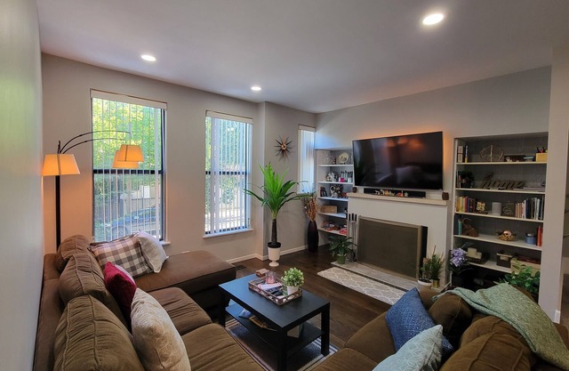 Spacious Townhome! 3 bedrooms & 2 complete bath and 2 outdoor Patios, Near Train