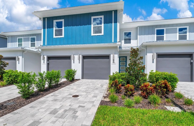 Spacious Townhouse near Disney with Resort & Waterpark Access - 7785SD