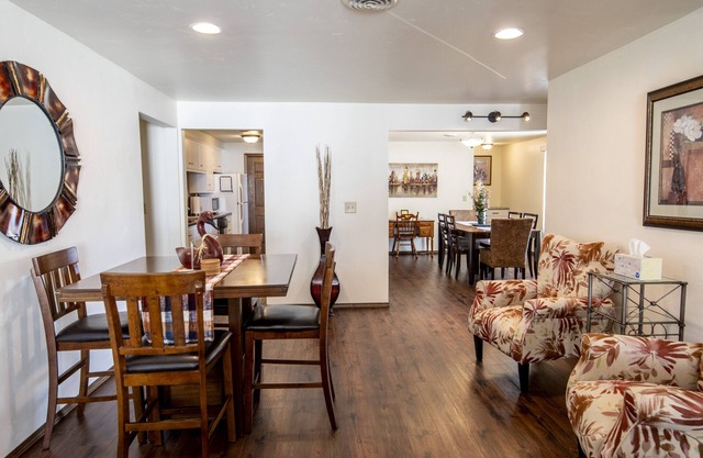 Spacious Townhouse - 1 mile from Lambeau