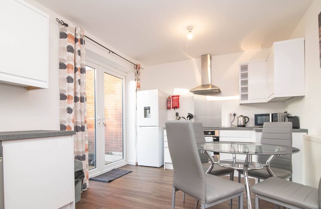 Spacious Two-Bed House with Parking and Garden