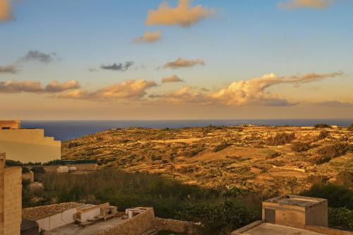 Spacious Villa Farmhouse 3BR Oasis with Private Pool and Seaview