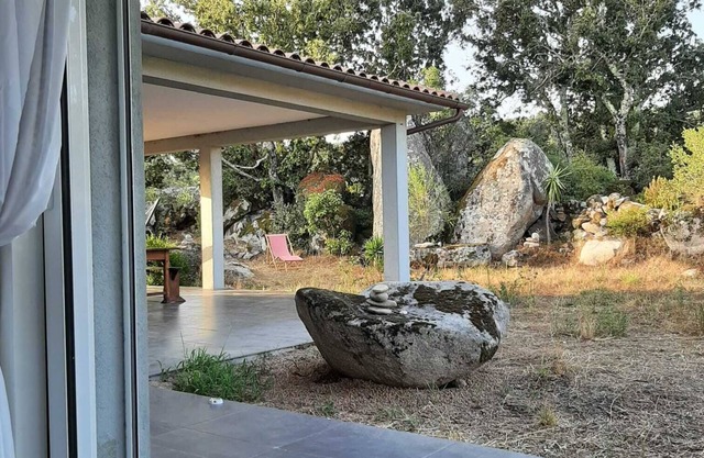 Spacious villa in a quiet location between Porto Vecchio and Figari