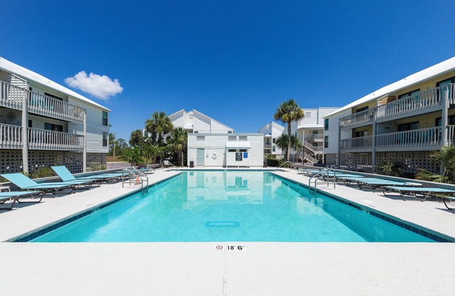 Spacious Waterfront Condo | Cotton Bayou 3E | Outdoor Pool | My Beach Getaways