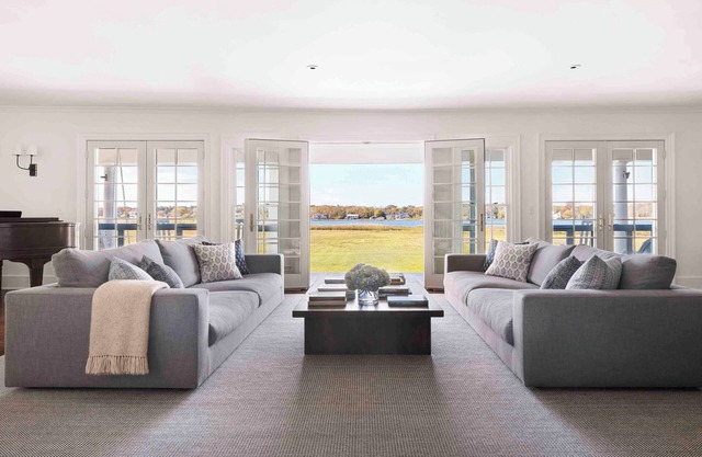 Spacious waterfront 9-bedroom house in peaceful Quogue
