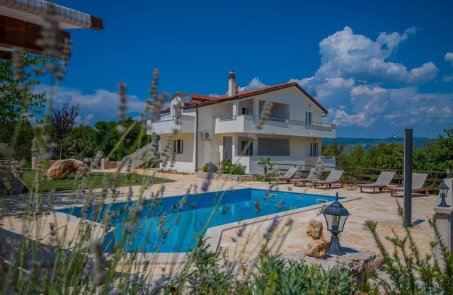 Spacius Villa, Heated Pool near Makarska and Split