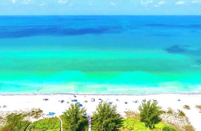 Sparkling Clean, Updated 2BR/1BA Beach Condo. Unbeatable Location.