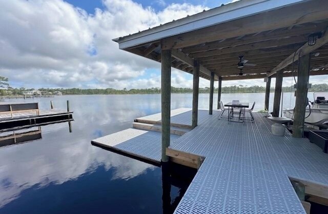 SPECIAL 15%OFF 8/31-9/1 ONLY 127 Banfill Street 2BED/2BATH POOL DOCK