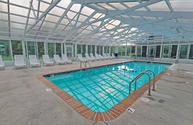 Special! Downtown Pigeon Forge 5 Miles 2 Dollywood