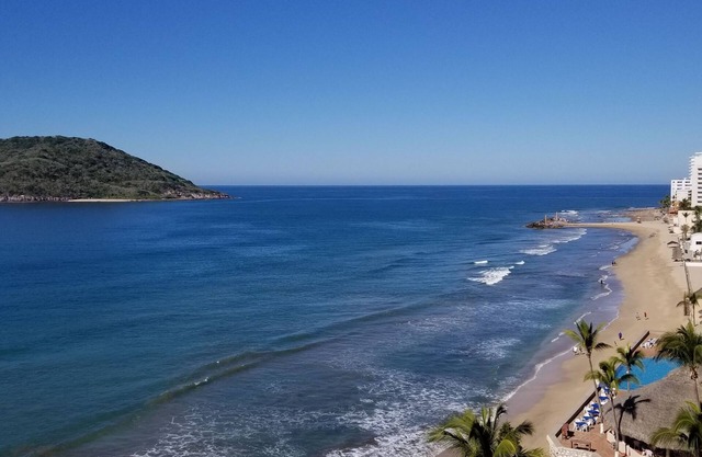 Spectacular Corner Unit w/Huge Ocean Views, Pool & Private Beach Access