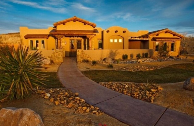 Spectacular Home Near Zion with Pool and Hot Tub