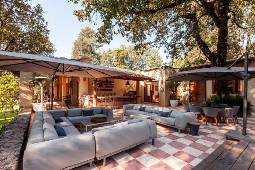 Spectacular House with Jacuzzi and Huge Garden