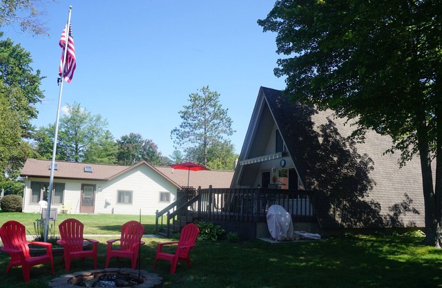 Spectacular on Secord! A-frame on Secord Lake w/ firepit, beach, internet, etc