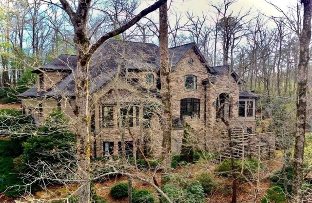 Spectacular Secluded 5 Bedroom Luxury Mountain Property