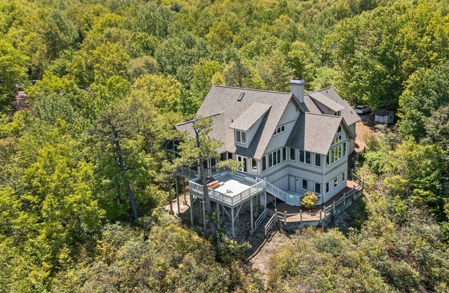 Spectacular View! Beautiful cliffside house at Caesar's Head