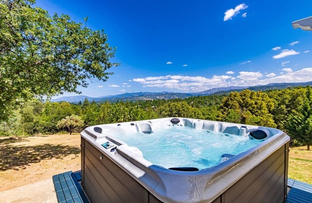 Spectacular Views w/Hot Tub -Yosemite & Bass Lake