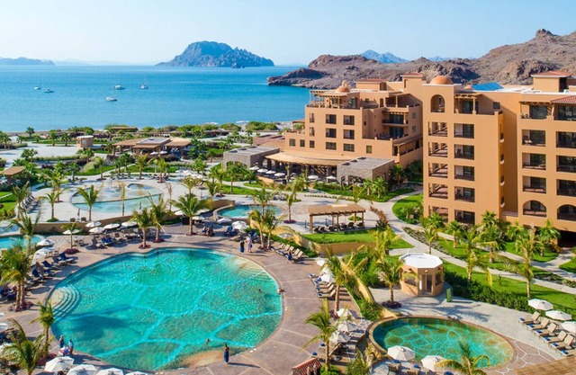 Spend Christmas at Villa Del Palmar in Luxurious 3 Bedroom Penthouse Suite!
