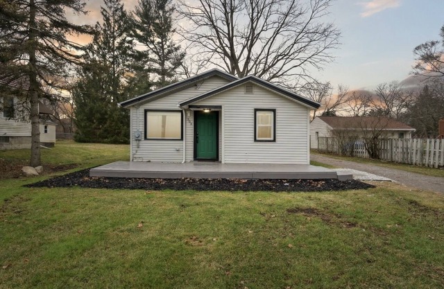 Splash of Sunshine 2 Bed 1 Bath