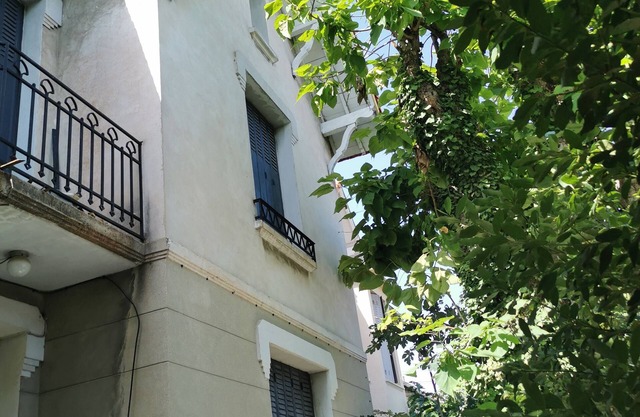 Splendid 1930s villa near the ramparts and downtown