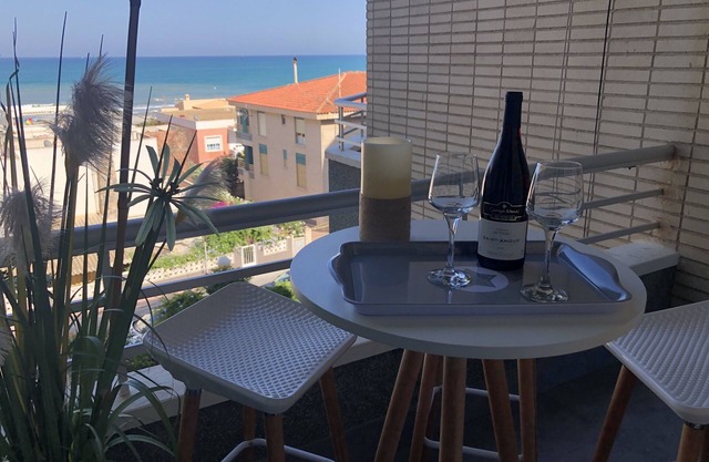 Splendid apartment facing the sea with all mod cons