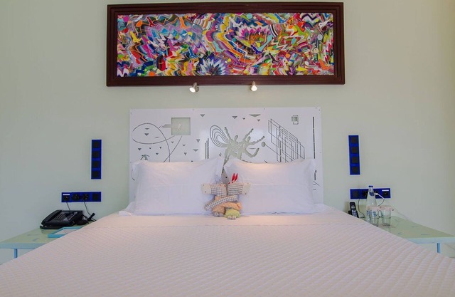 Splendid Ios Suite | Executive Suite with King Size Bed | Tzamaria