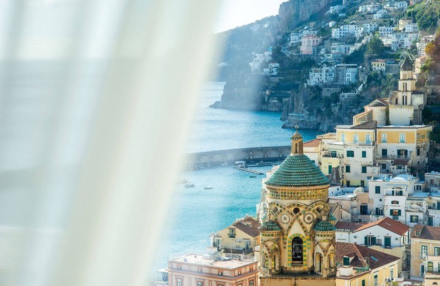 Splendid luxury villa, an ancient palace in Amalfi with jacuzzi-pool and sea-view, at 300 m from the