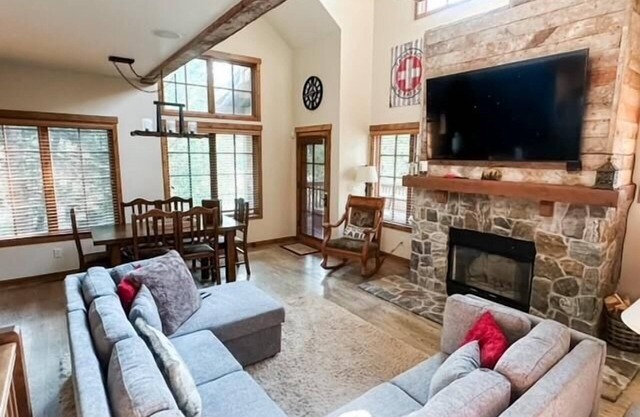 Splendid Townhome |Wood Fireplace and Ski In/Out