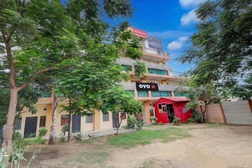 SPOT ON Hotel Dezire Dhankot Chowk