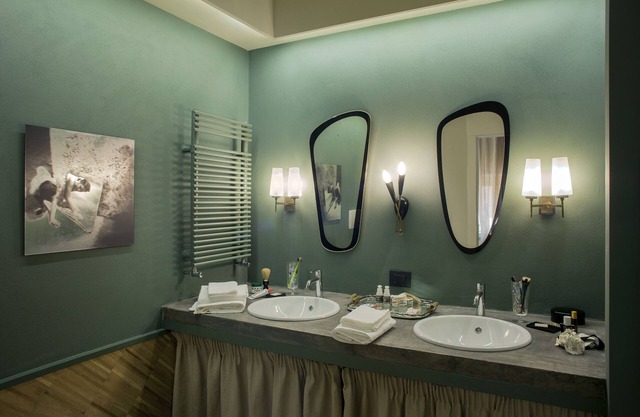 SPOTinROME designer apartment and luxury, rome historic district III column