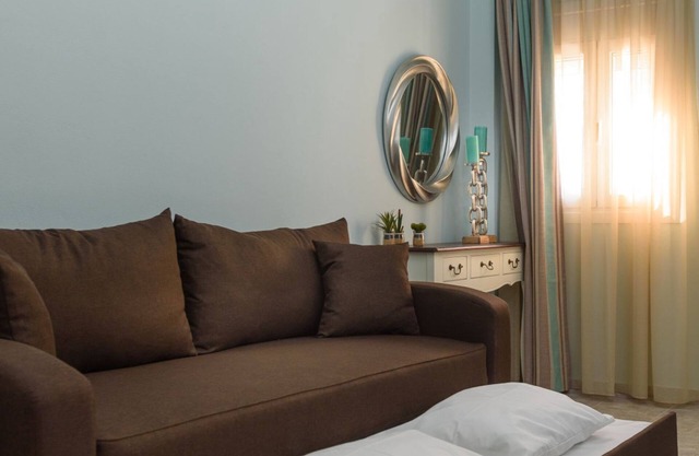 Spyros Aptmnts - Studio Ariadni with communal pool