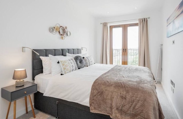 *St Albans*Great Views*, WiFi, Movies*