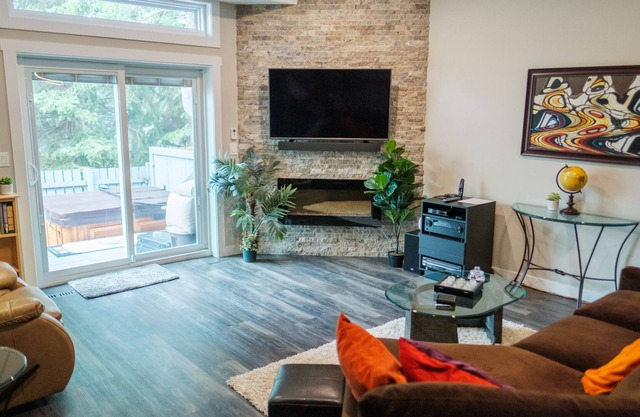 St. Albert Gem! Double Ensuite, BBQ!