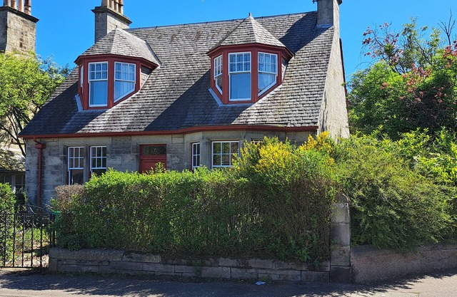 St Andrews house and garden 1km to golf