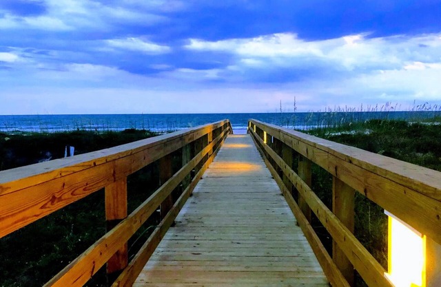 St Augustine Beach Island Escape 2 bed,2 bath,1st floor condo steps to the beach
