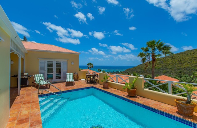 St. Croix 2/2 villa with private pool. Romantic Getaway for island adventures.