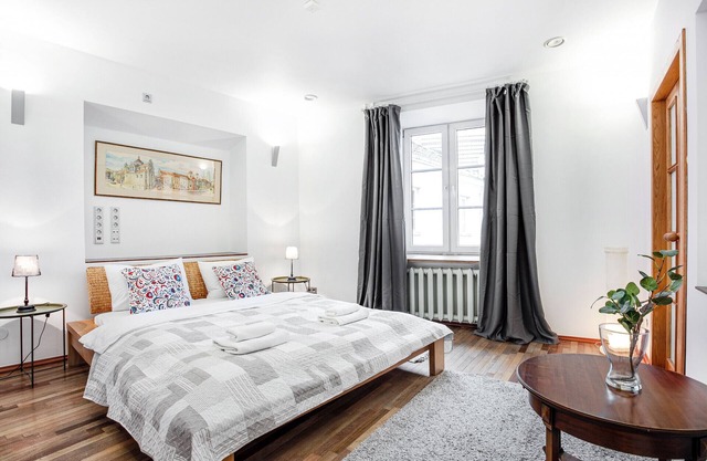 St. Ignoto's Bright 1 Bedroom Apartment