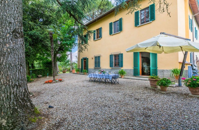 Stunning private villa for 9 guests with WIFI, hot tub, TV, patio and panoramic view