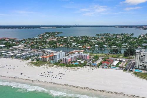 St Pete Beachside Condo 3