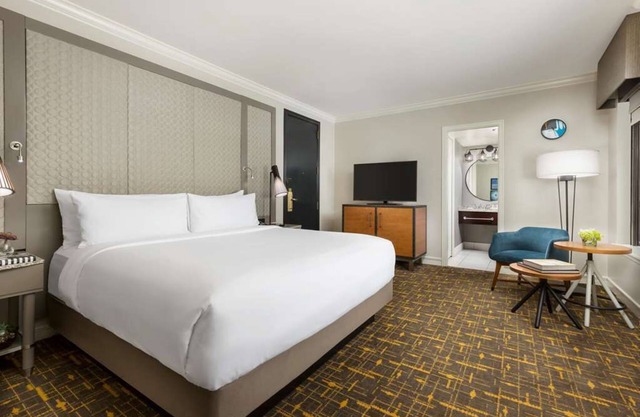 Standard Queen Room at Stanford Court Hotel, Pets Are Welcome!