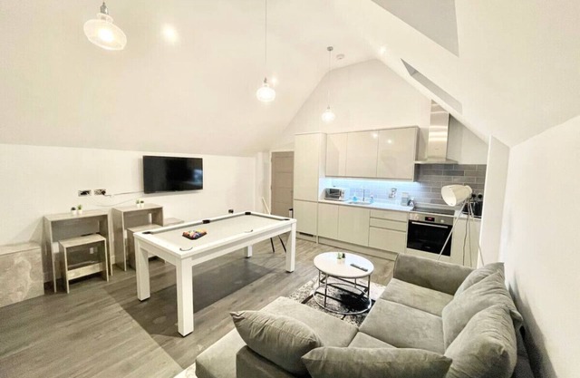 Stanmore Central -Penthouse Apartment With Terrace