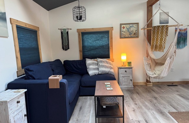 Stargazer's Delight Cozy Hilltop Cabin on 20 Acres - 2 Bedroom w/Hot Tub