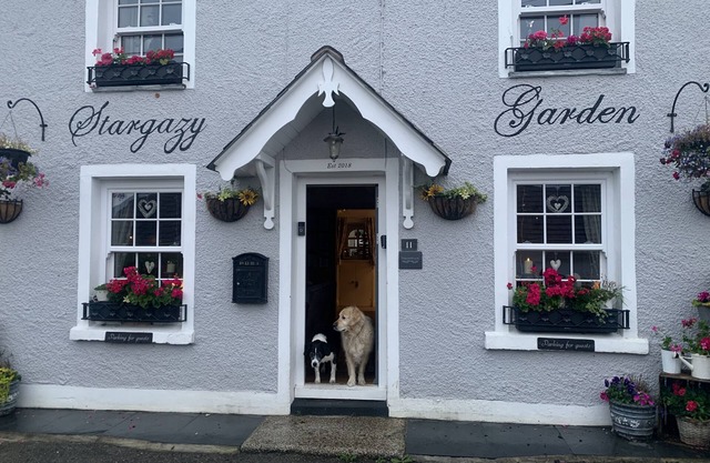 Stargazy - a cottage that sleeps 8 guests in 4 bedrooms