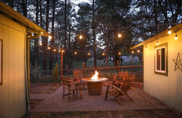 ✨🐶 STARLIGHT MODERN BOHO COTTAGE | STEPS AWAY FROM TOWN | DOG FRIENDLY 🐾