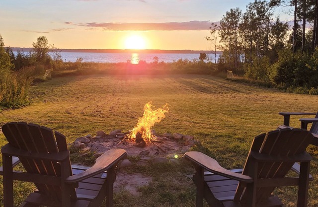 Starlit : Private 5 Acres Lakefront Cottage - Georgian Bay