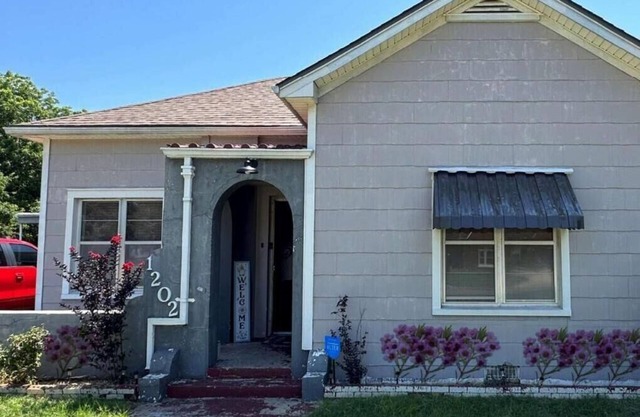 Stay in Our Quaint Cottage Retreat for a Memorable Escape!