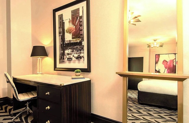 Stay in the Heart of the City! Complimentary Bicycles for exploring!