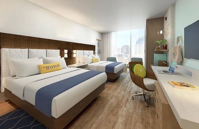 Stay in the Heart of Nashville! 4 Relaxing Units, Pool, Tootsies Orchid Lounge